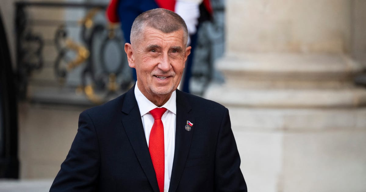 Le Premier ministre tchèque Babiš présente ses excuses pour avoir cueilli des fleurs dans un parc national protégé