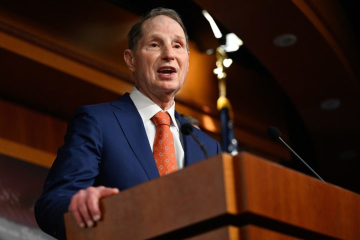 Le sénateur Wyden demande une enquête sur l'utilisation des outils de piratage par les agences fédérales.