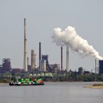 L'économie allemande croît de 0,3 % au deuxième trimestre, dépassant les attentes.
