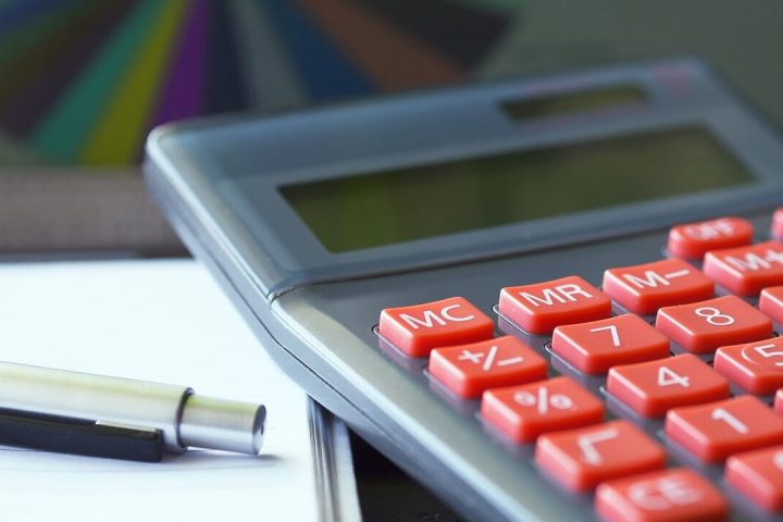 Les contrats d'énergie affichent des hausses de prix significatives avec une augmentation de 20% des prix du gaz sur un an.