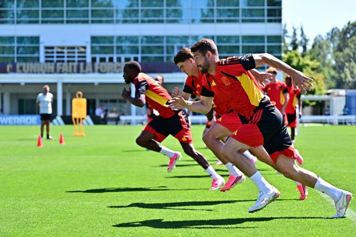 Les douanes belges saisissent 1 300 maillots de football contrefaits avant la Coupe du Monde