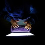 Les États-Unis autorisent des entreprises privées à mener des cyberopérations offensives contre des réseaux criminels.