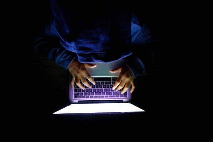 Les États-Unis autorisent des entreprises privées à mener des cyberopérations offensives contre des réseaux criminels.