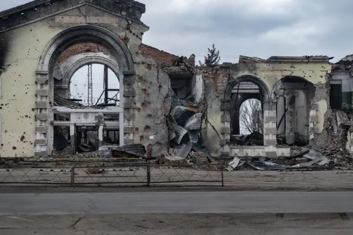 Les forces russes intensifient la pression sur Konstantinovka sur deux flancs