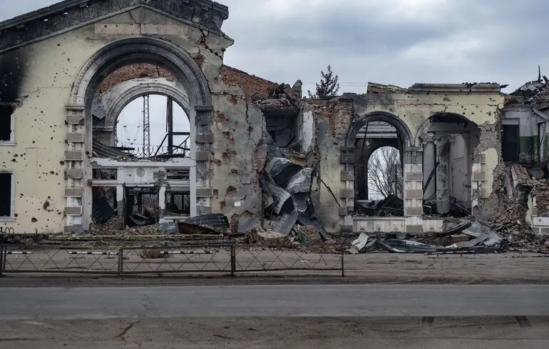 Les forces russes intensifient la pression sur Konstantinovka sur deux flancs
