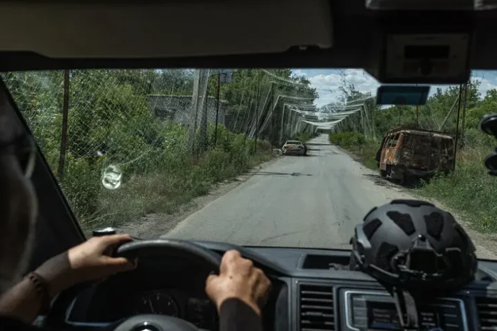 Les forces russes se préparent à une offensive vers Druzhkivka face à des défis logistiques pour les troupes ukrainiennes