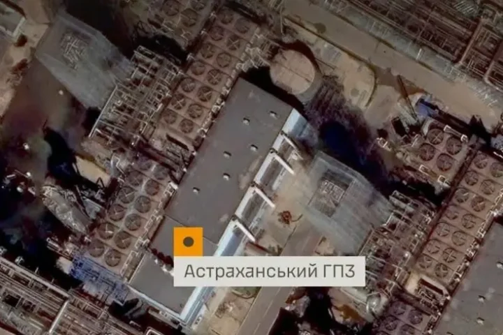 Les forces ukrainiennes frappent à nouveau l'usine de traitement de gaz d'Astrakhan, endommageant deux unités de séparation