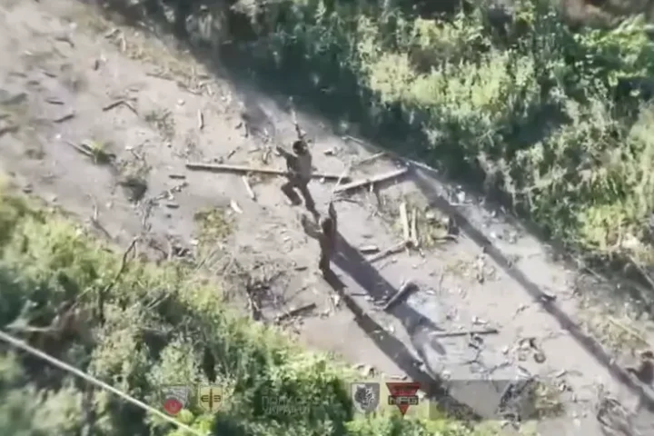 Les forces ukrainiennes reprennent Andriivka-Klevtsove et capturent 30 soldats russes durant l'opération