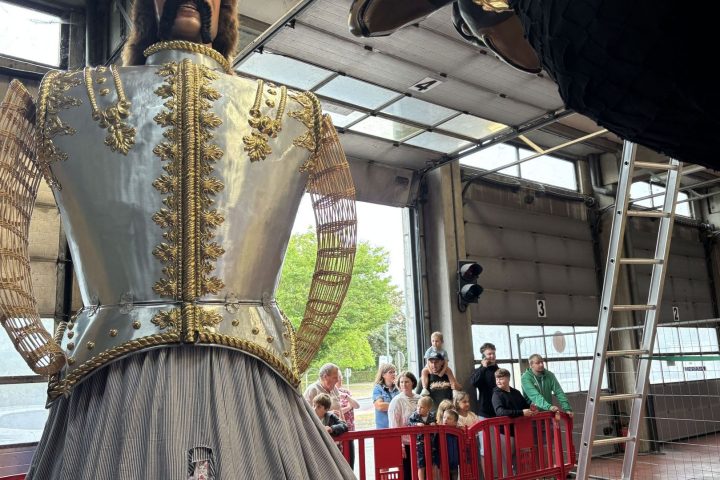 Les géants de la tradition d'Ath suscitent un vif intérêt à l'approche des festivités du Ducasse
