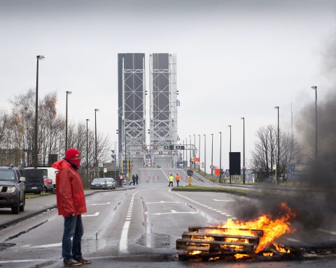 Les grèves et la marée noire affectent les opérations du port d'Anvers-Bruges, le trafic de marchandises en baisse