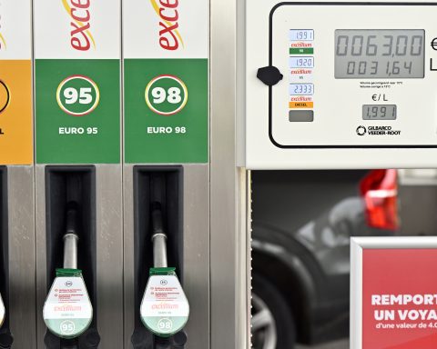 Les prix du pétrole dépassent 90 dollars en raison des tensions géopolitiques au Moyen-Orient