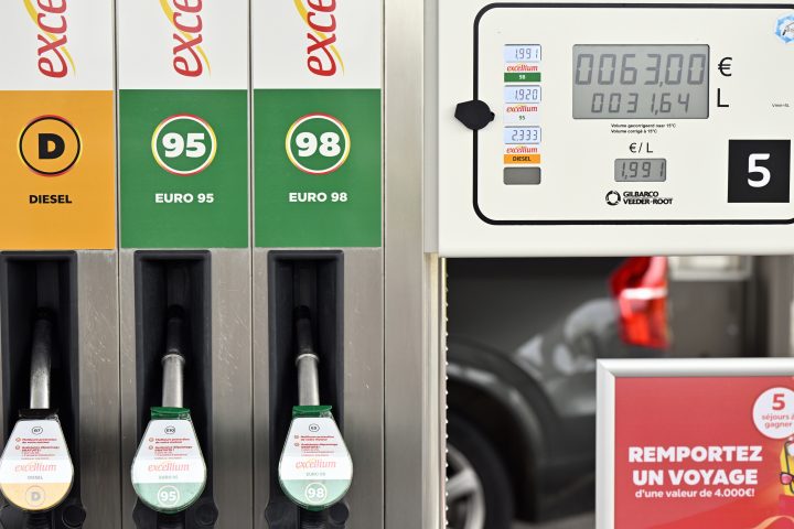 Les prix du pétrole dépassent 90 dollars en raison des tensions géopolitiques au Moyen-Orient