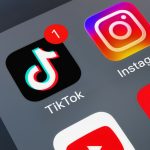 Les sénateurs américains interrogent TikTok sur un expérimentation liée au retrait de fonctionnalités de sécurité après un suicide.