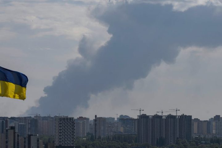 L'Ukraine alerte sur de potentielles nouvelles offensives terrestres russes visant Kyiv et Chernihiv.