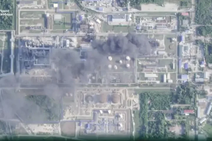 L'Ukraine frappe la raffinerie de pétrole d'Afipsky, des images satellites montrent des dégâts significatifs