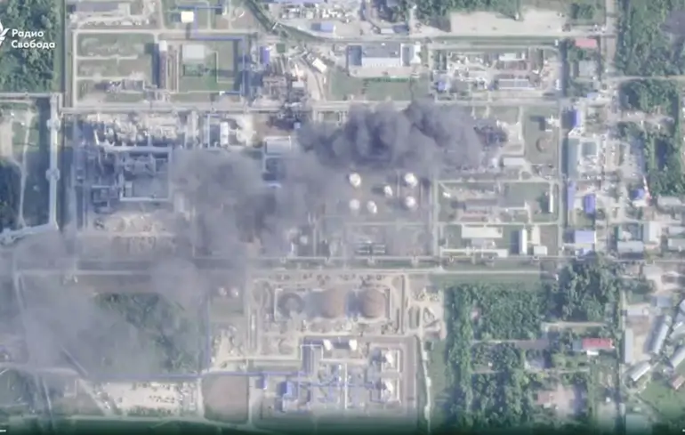 L'Ukraine frappe la raffinerie de pétrole d'Afipsky, des images satellites montrent des dégâts significatifs