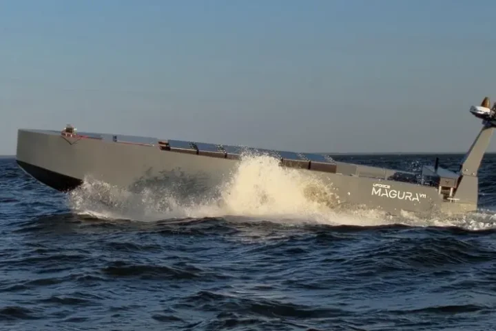 L'Ukraine présente le nouveau drone maritime V11 capable de transporter et de lancer d'autres UAV