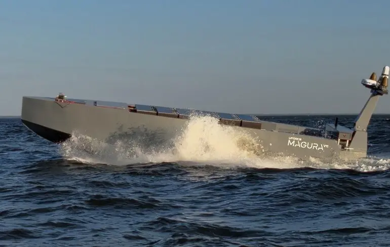 L'Ukraine présente le nouveau drone maritime V11 capable de transporter et de lancer d'autres UAV
