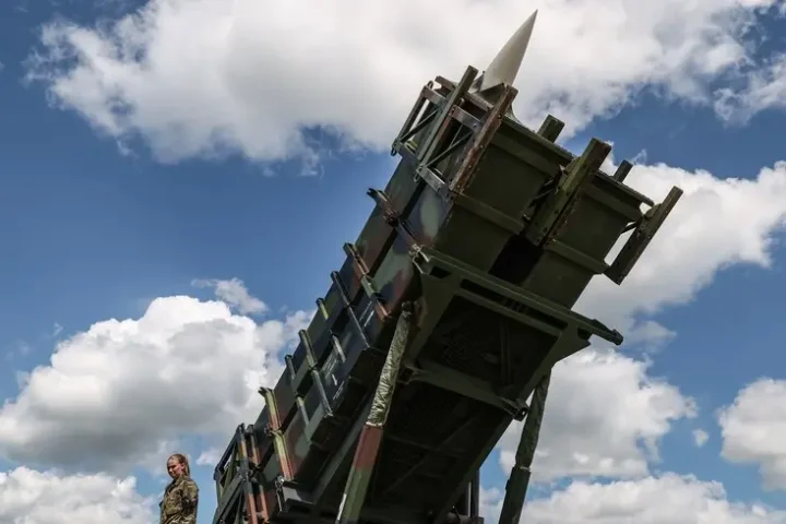 L'Ukraine reçoit des missiles Patriot alors que Zelensky appelle à un soutien accru