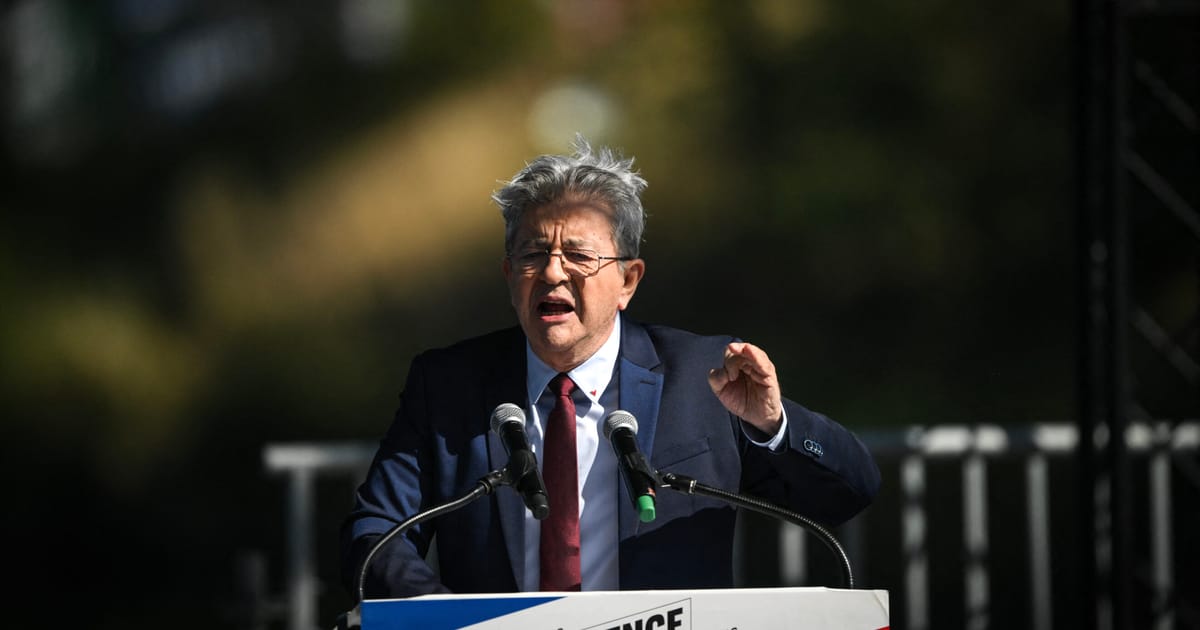 Mélenchon en hausse dans les sondages, pourrait défier Le Pen au second tour de l'élection présidentielle de 2027 en France
