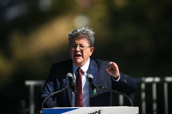 Mélenchon en tête des sondages, pourrait défier Le Pen au second tour de la présidentielle 2027