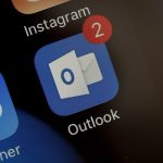 Microsoft travaille sur une solution pour résoudre la panne prolongée d'Outlook impactant les utilisateurs dans le monde entier