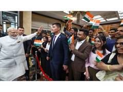 Modi accueilli chaleureusement par la diaspora indienne à Bichkek avant le Sommet de l'OCS