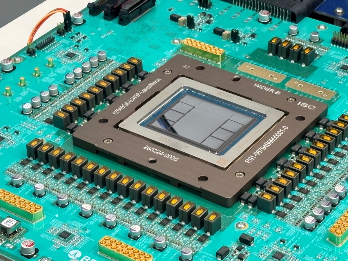 OpenAI présente les résultats de performance de sa puce Jalapeño lors de la conférence Hot Chips
