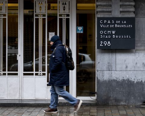 Plus de la moitié des chômeurs ayant perdu leurs prestations demandent une aide sociale en Belgique