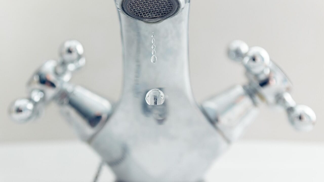 Près d'un quart des ménages bruxellois confrontés à des problèmes d'accessibilité de l'eau