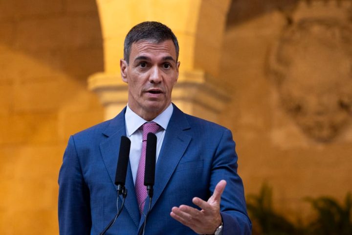 Sánchez critique le roi Felipe VI pour son inaction face à la crise migratoire à Ceuta