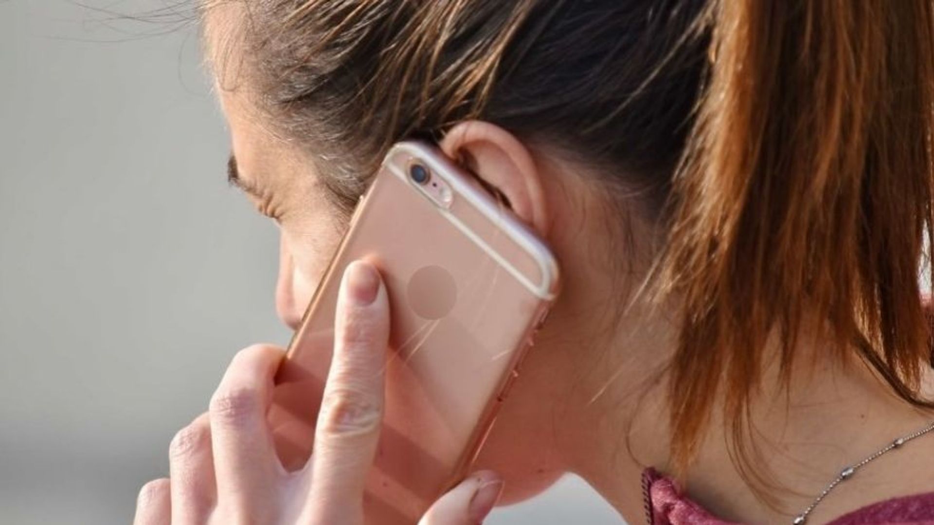 Trois personnes interpellées dans une enquête sur une escroquerie téléphonique à Mons