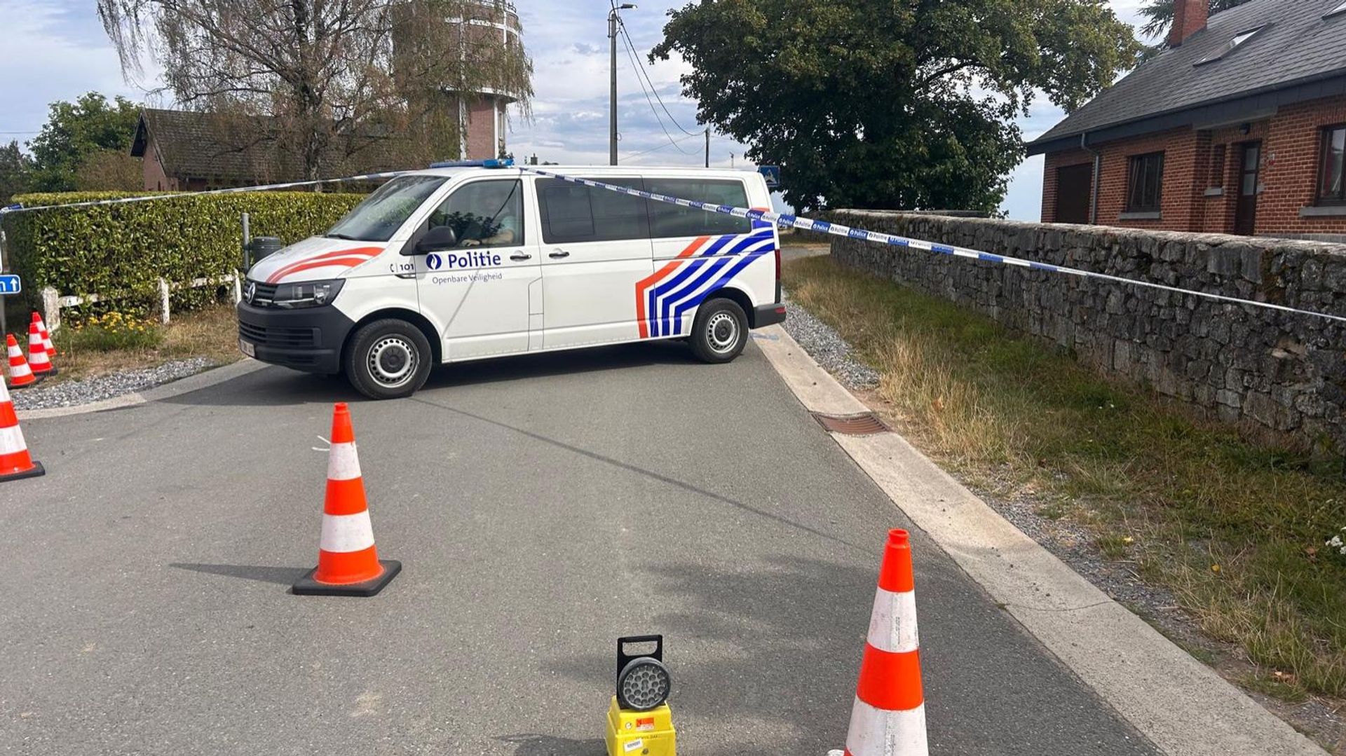 Un corps retrouvé près du terrain de football à Onhaye, enquête policière en cours