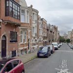 Un incendie ravage deux véhicules à Schaerbeek, un blessé après avoir sauté d'une fenêtre