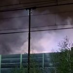 Un incendie se déclare sur le site de traitement de métaux Keyser à Courcelles, les services d'urgence interviennent