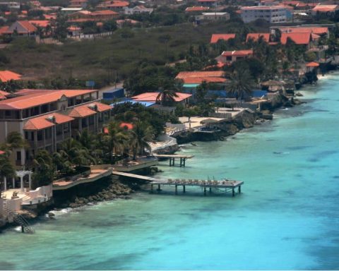 Un tribunal néerlandais constate que le gouvernement n'a pas protégé les habitants de Bonaire des impacts du changement climatique.