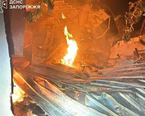 Une attaque de drone russe fait deux morts dans un quartier résidentiel de Zaporizhzhia