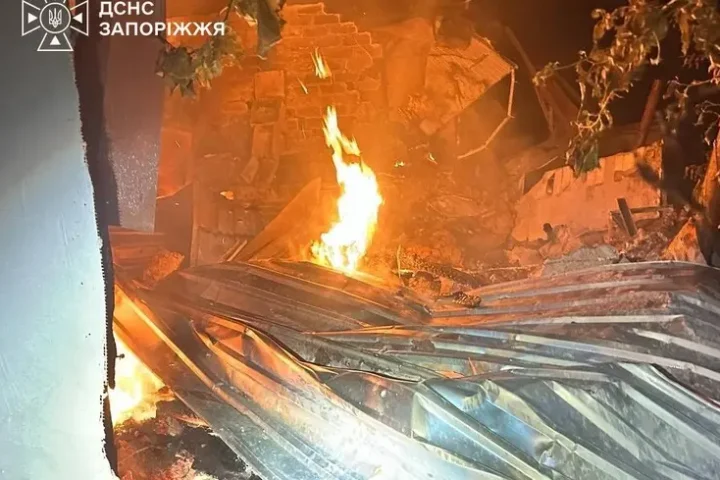 Une attaque de drone russe fait deux morts dans un quartier résidentiel de Zaporizhzhia