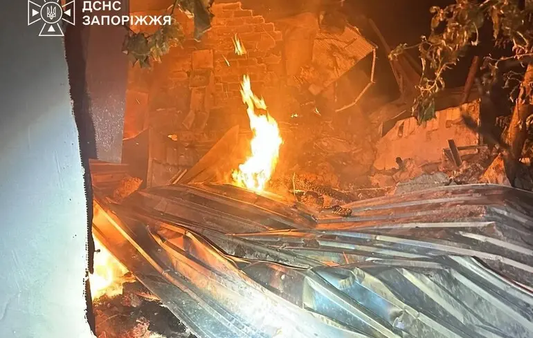 Une attaque de drone russe fait deux morts dans un quartier résidentiel de Zaporizhzhia