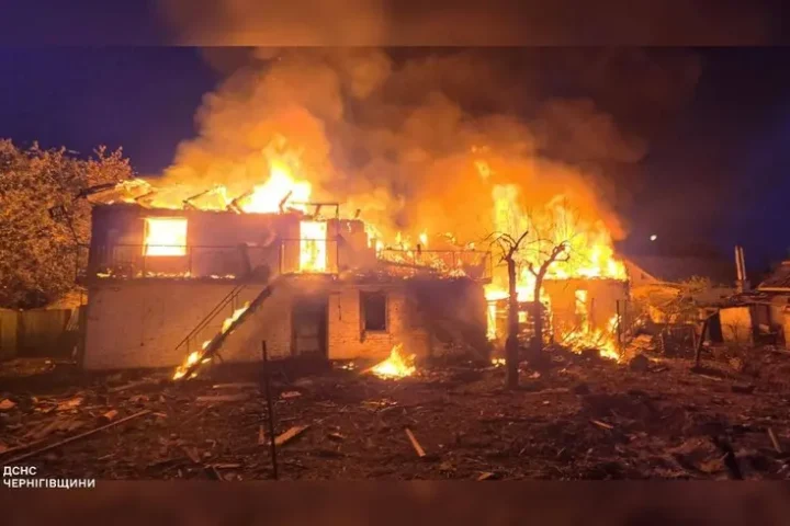 Une attaque de drones à Tchernihiv fait deux morts et endommage gravement des bâtiments