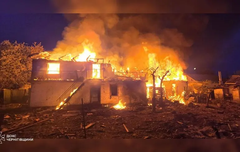 Une attaque de drones à Tchernihiv fait deux morts et endommage gravement des bâtiments