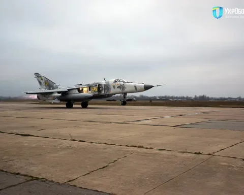Une enquête préliminaire évoque un possible impact d'oiseaux dans l'accident du SU-24M en Ukraine