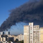 Une frappe de drone russe près de Kyiv fait au moins 27 morts dans un quartier résidentiel.