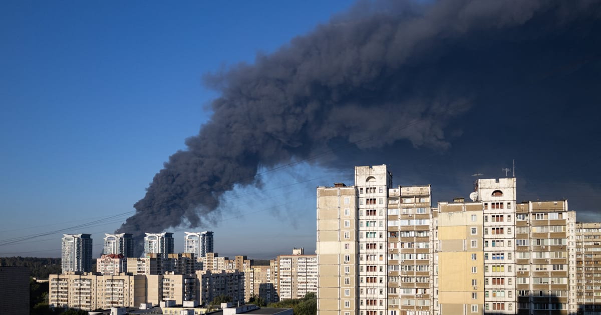 Une frappe de drone russe près de Kyiv fait au moins 27 morts dans un quartier résidentiel.