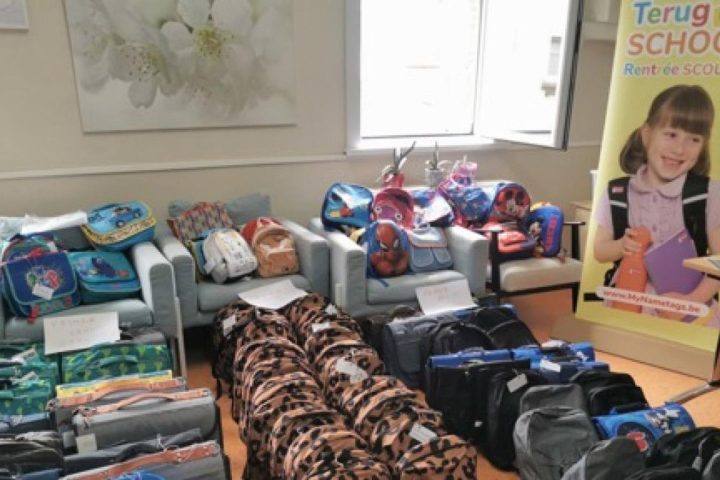 Une initiative bruxelloise distribue 400 sacs à dos scolaires aux enfants défavorisés