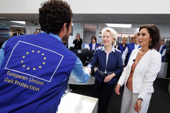Von der Leyen et Lahbib visitent le Centre de coordination de la réponse d'urgence à Bruxelles
