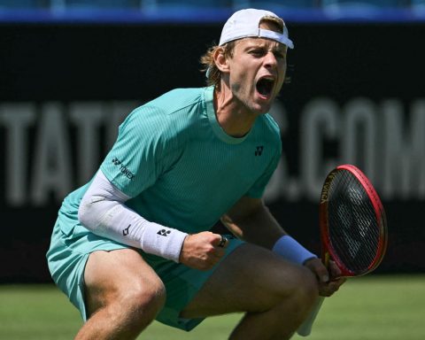 Zizou Bergs devient le premier Belge à remporter un titre ATP sur herbe à Eastbourne