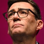 Andy Burnham annonce une réévaluation complète du Brexit face aux défis persistants