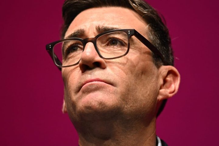 Andy Burnham annonce une réévaluation complète du Brexit face aux défis persistants