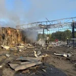 Attaque à Kyiv : un incendie éclate au centre d'exposition Parkovy suite à une frappe de drone